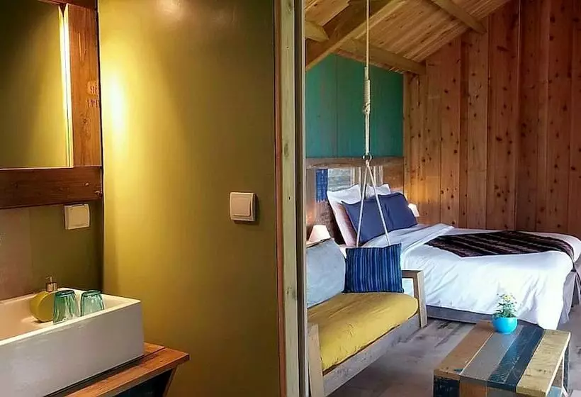 تختخواب و صبحانه La Bulle Verte