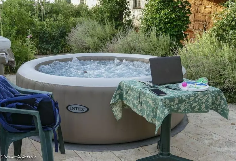 Aamiaismajoitus (B&B) Tenuta Il Grifo