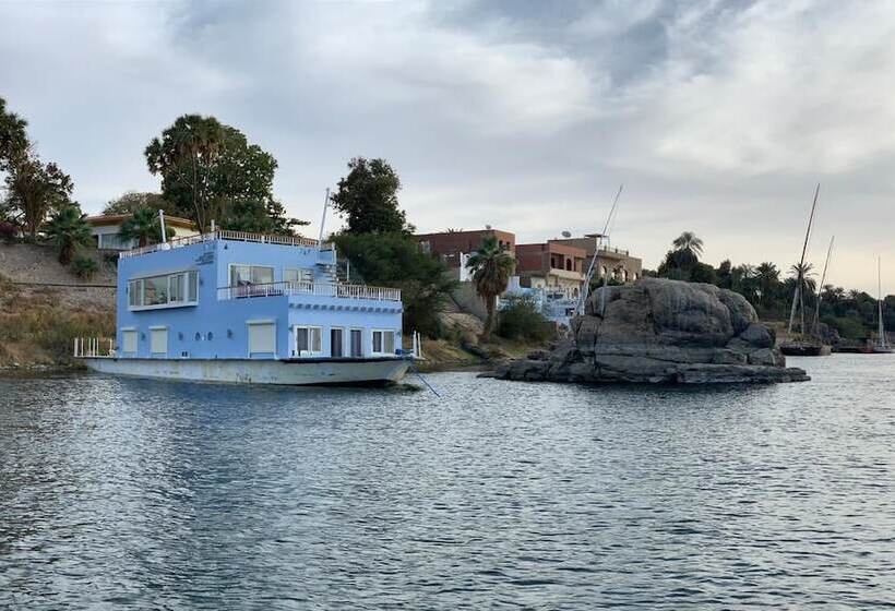 تختخواب و صبحانه The Mango Guest House