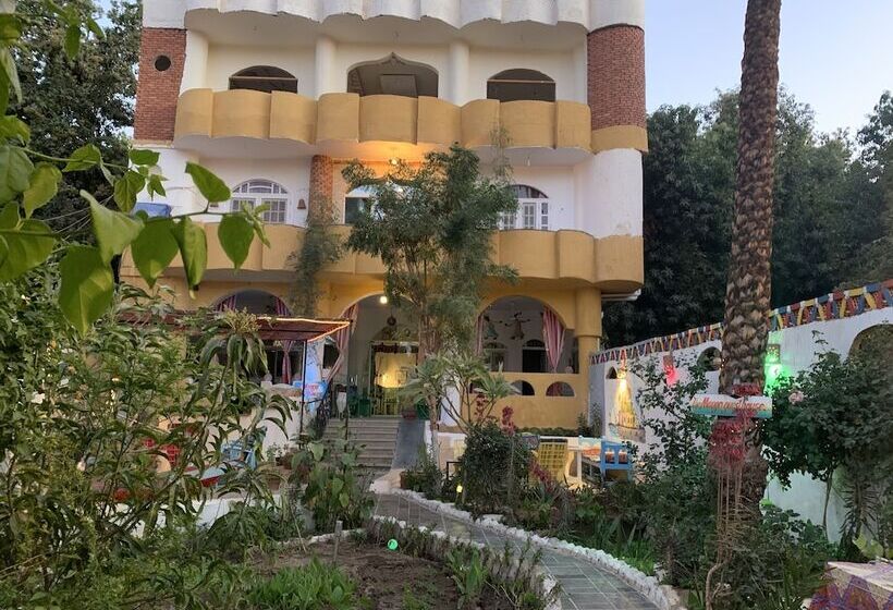 تختخواب و صبحانه The Mango Guest House