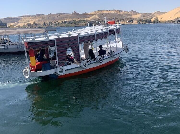 تختخواب و صبحانه The Mango Guest House