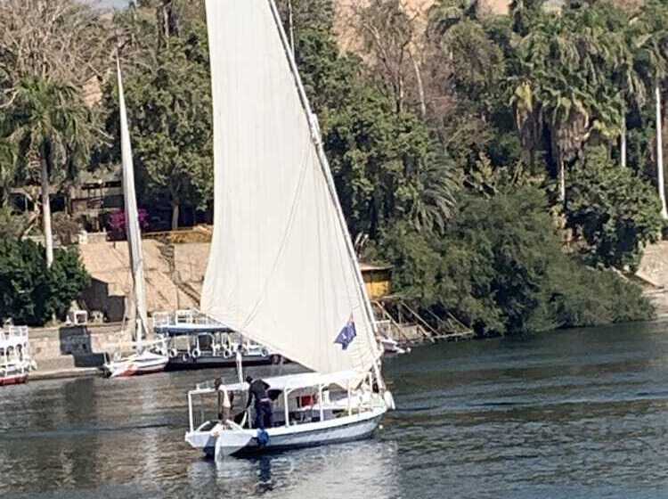 تختخواب و صبحانه The Mango Guest House