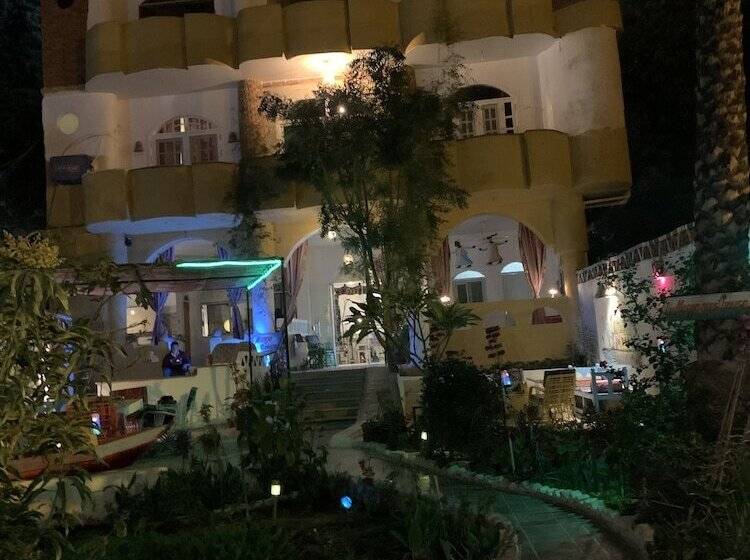 تختخواب و صبحانه The Mango Guest House