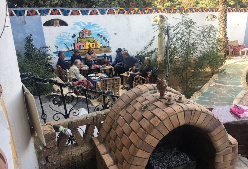 تختخواب و صبحانه The Mango Guest House