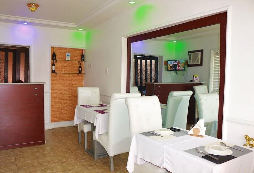 هتل Gems Grand Lodge