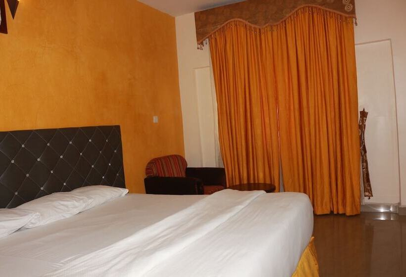 هتل Gems Grand Lodge