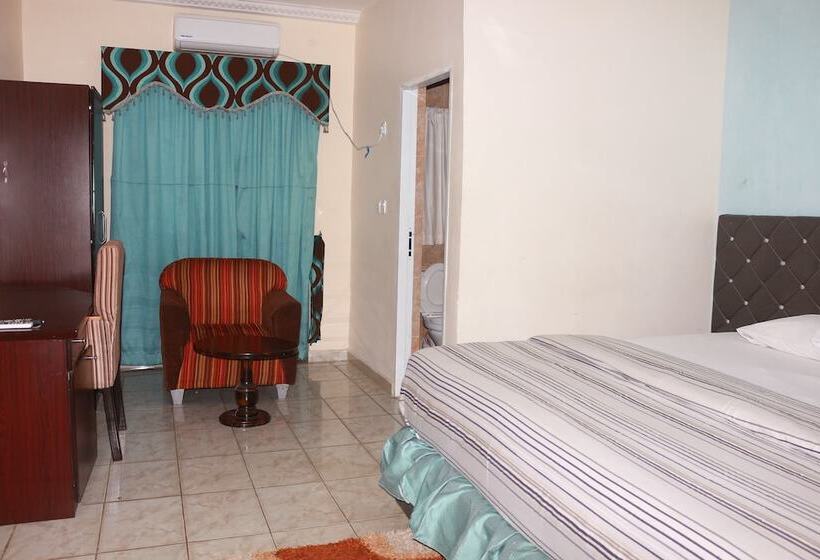 هتل Gems Grand Lodge