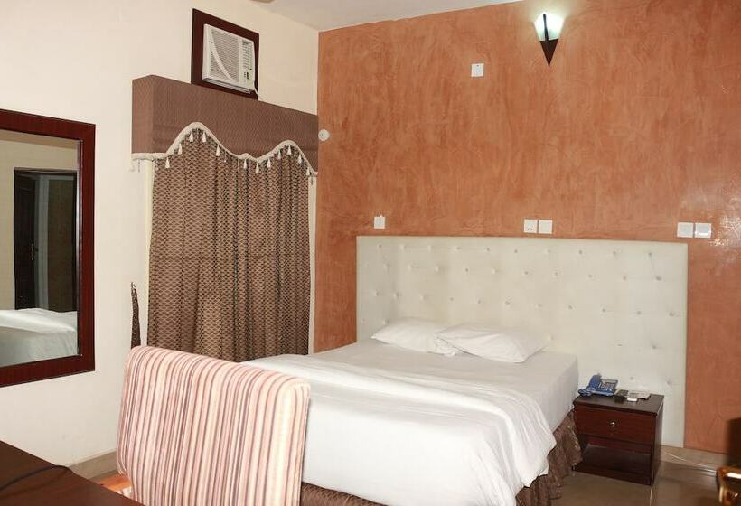 هتل Gems Grand Lodge