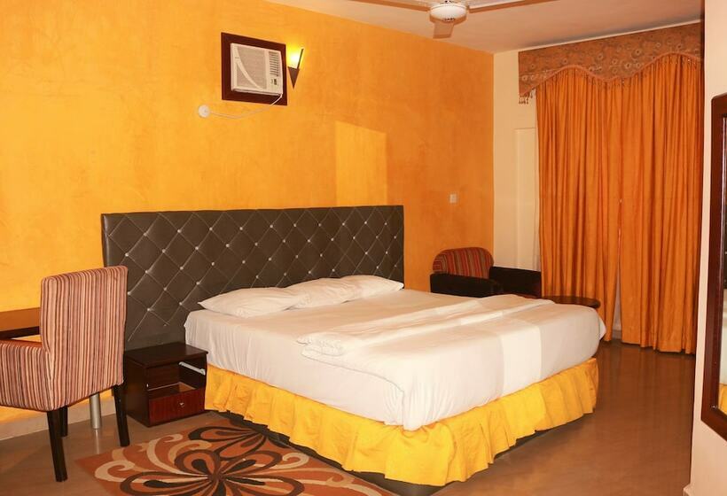 هتل Gems Grand Lodge