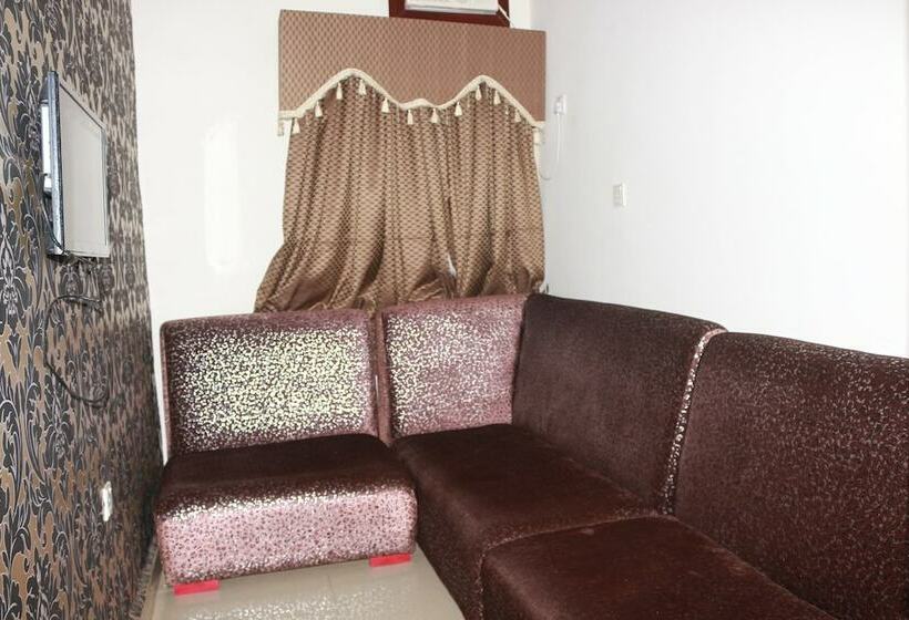 هتل Gems Grand Lodge