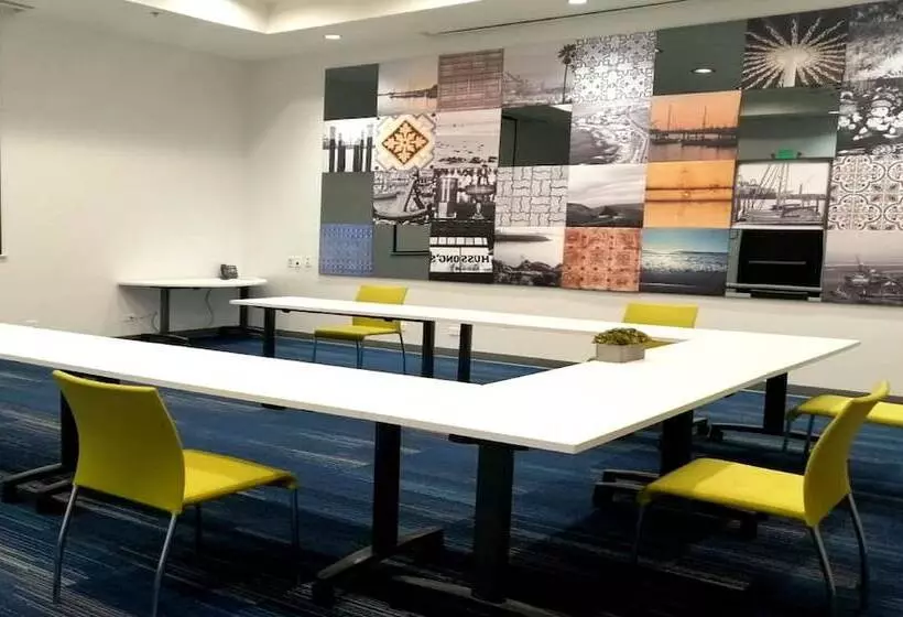 Hotelli Holiday Inn Express & Suites   Ensenada Centro, An Ihg