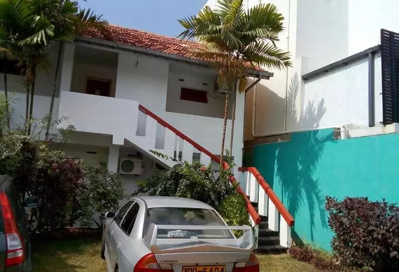Hotelli New Seaside Inn Hikkaduwa