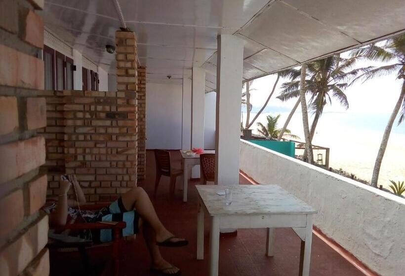 בית מלון כפרי New Seaside Inn Hikkaduwa