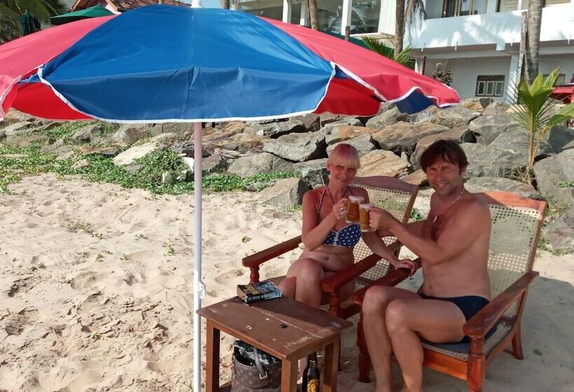 בית מלון כפרי New Seaside Inn Hikkaduwa