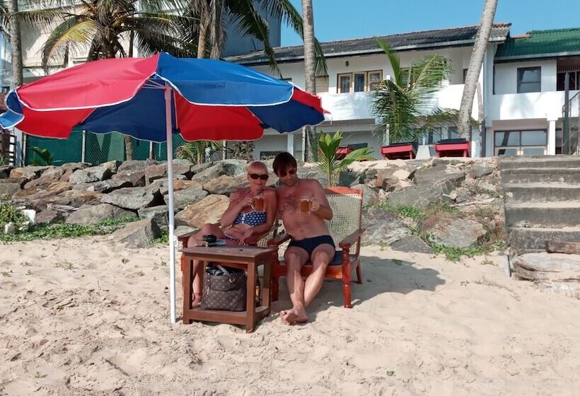 בית מלון כפרי New Seaside Inn Hikkaduwa