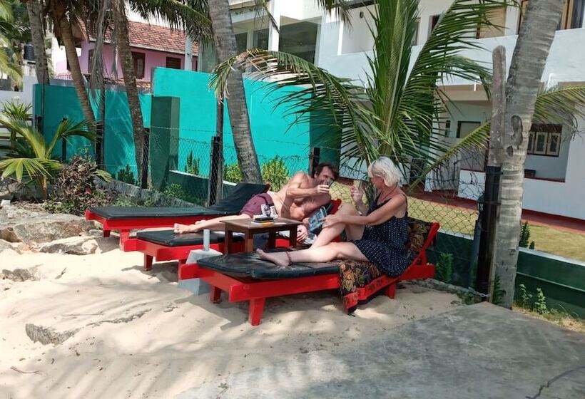 בית מלון כפרי New Seaside Inn Hikkaduwa