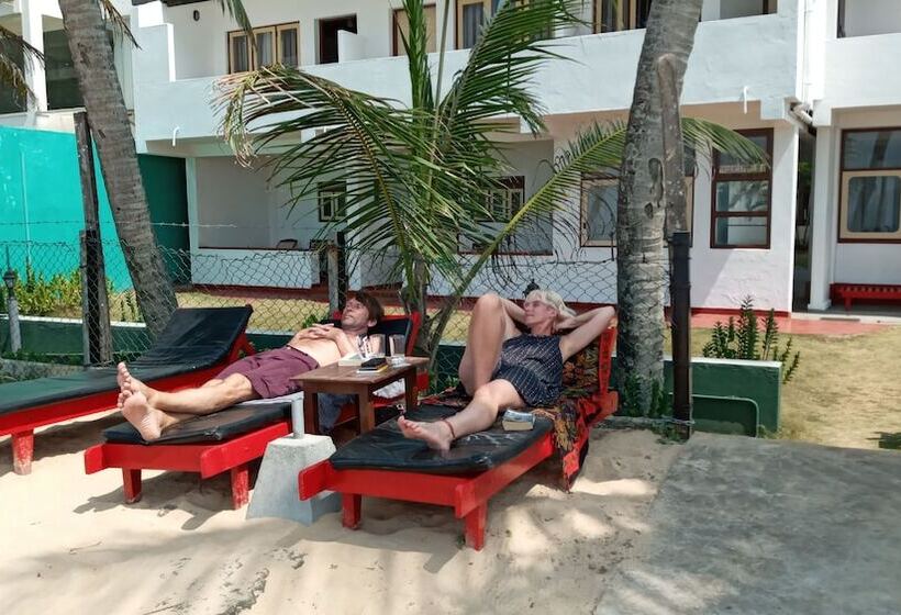 בית מלון כפרי New Seaside Inn Hikkaduwa