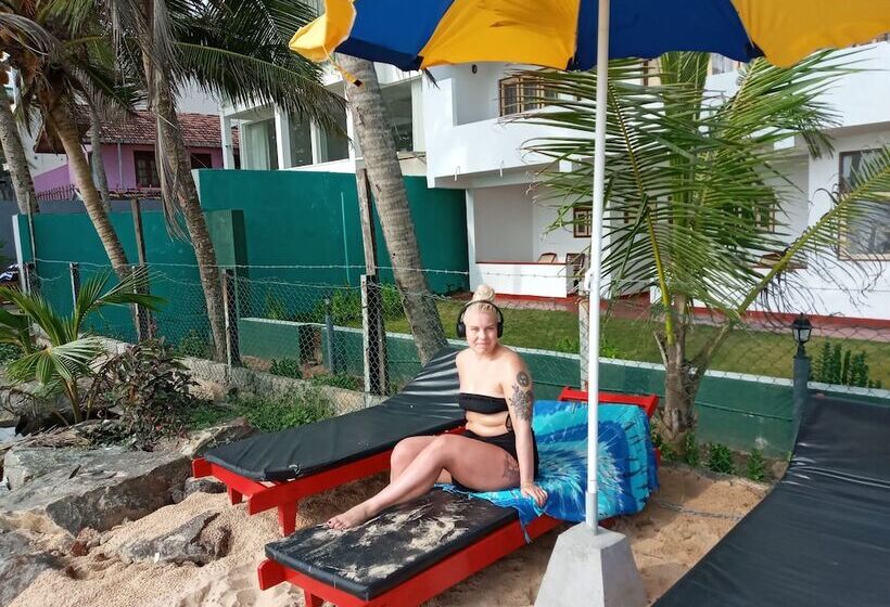 בית מלון כפרי New Seaside Inn Hikkaduwa