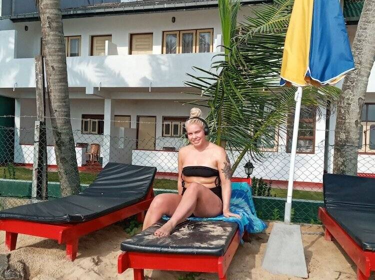 בית מלון כפרי New Seaside Inn Hikkaduwa