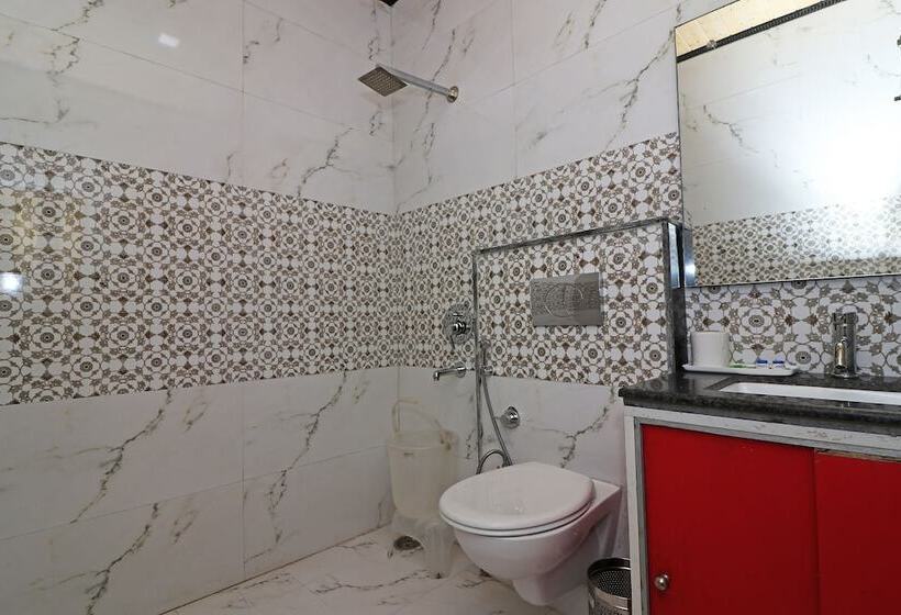 Hotel Oyo 14686 Seven Heavens