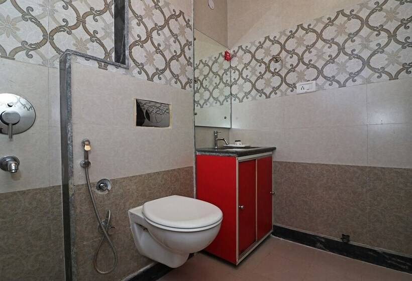 Hotel Oyo 14686 Seven Heavens