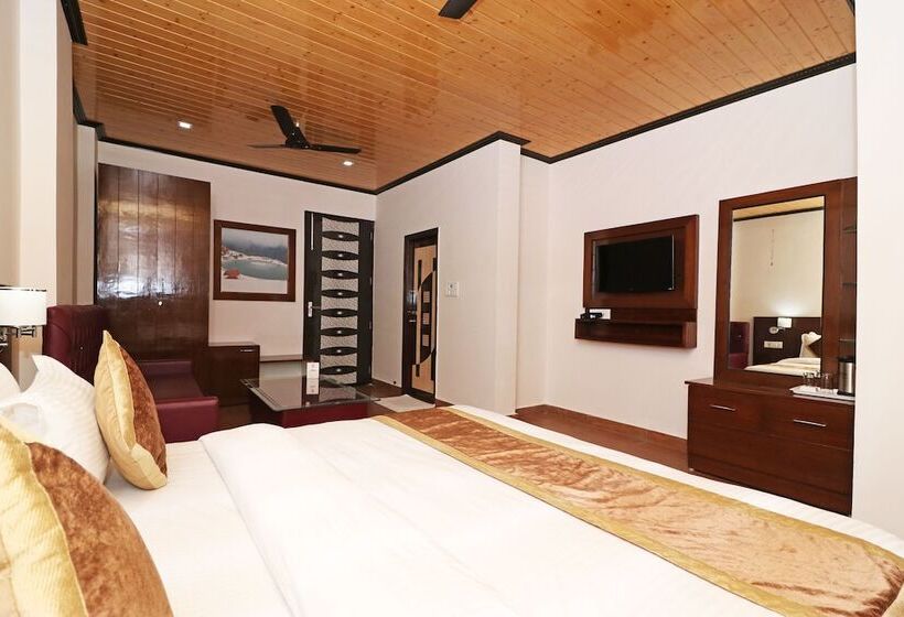 Hotel Oyo 14686 Seven Heavens