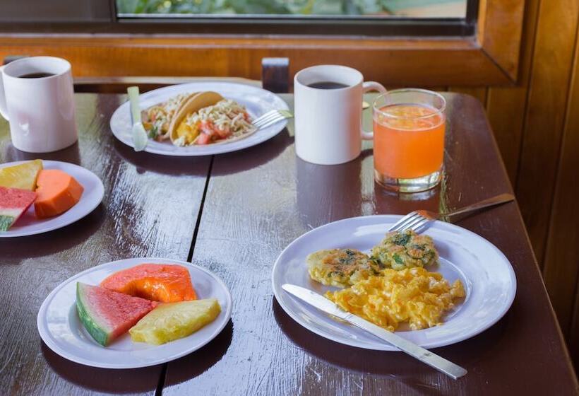 Que Tuanis Hostel Monteverde