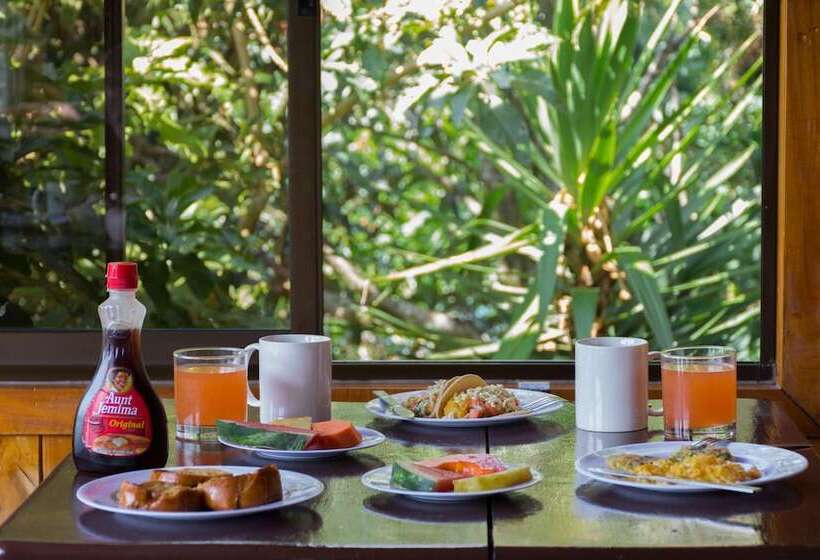 Que Tuanis Hostel Monteverde