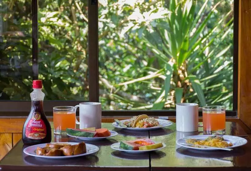Que Tuanis Hostel Monteverde