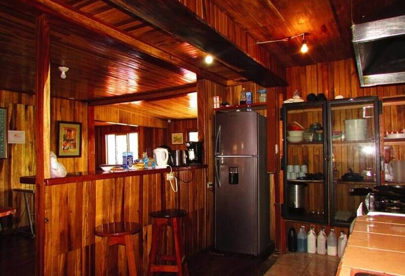 Que Tuanis Hostel Monteverde