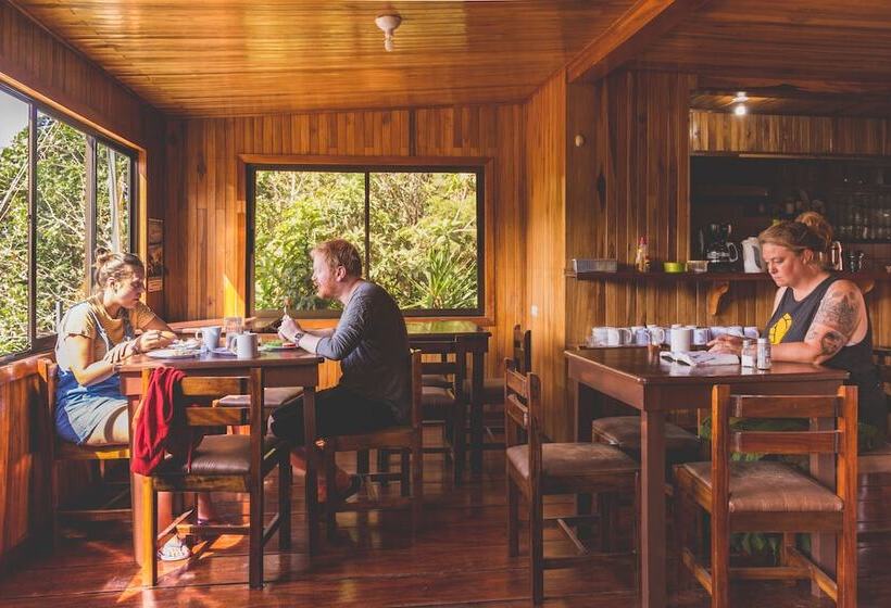 Que Tuanis Hostel Monteverde