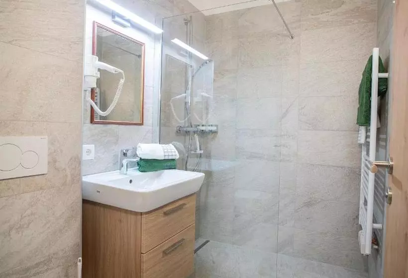 Hostelli Gasthof Dorfwirt Sandgruber Ges.m.b.h