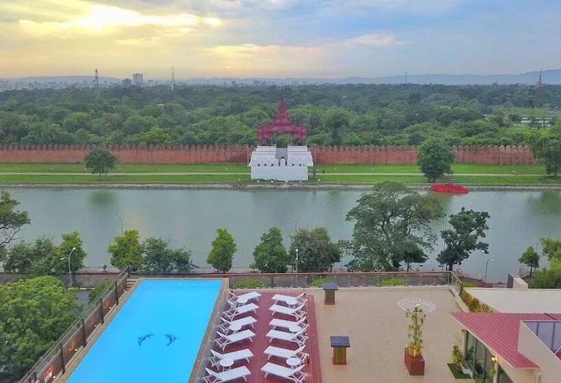 Hotelli Sunset Palace View Suites
