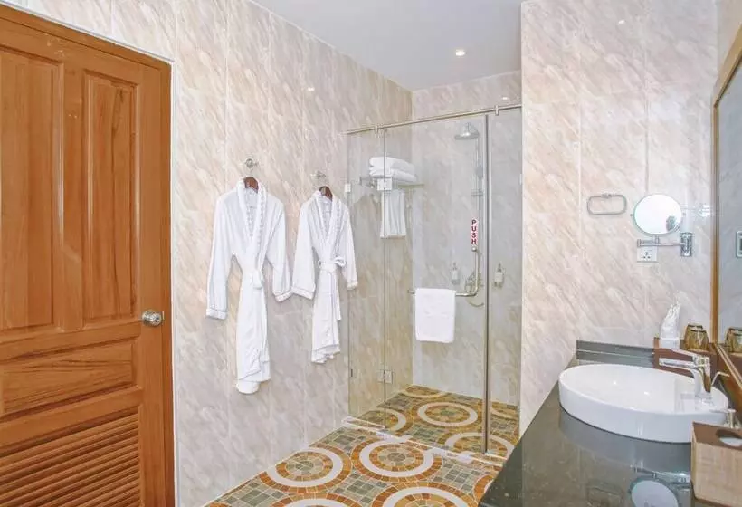 Hotelli Sunset Palace View Suites