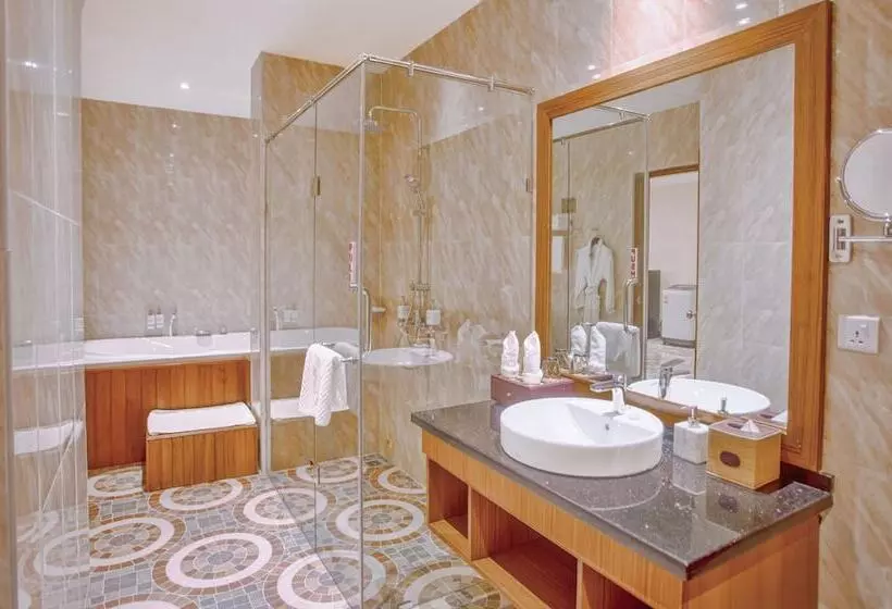 Hotelli Sunset Palace View Suites