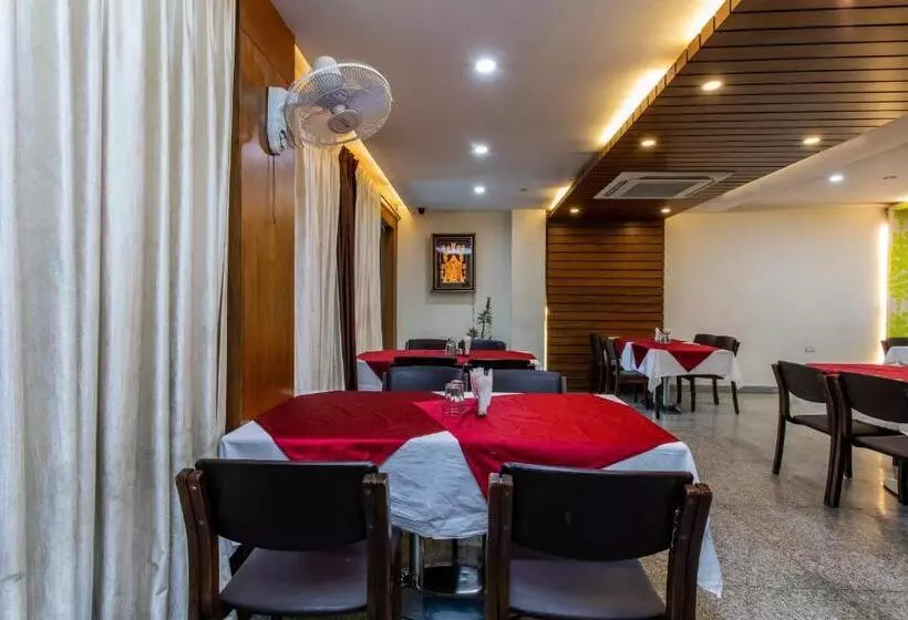 ホテル Treebo Mohit Regency