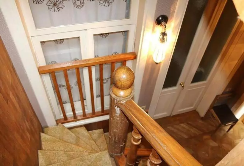 تختخواب و صبحانه Guest House Old Kutaisi