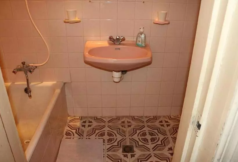 تختخواب و صبحانه Guest House Old Kutaisi