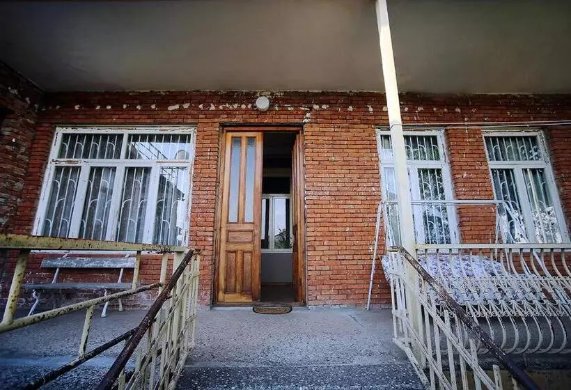 تختخواب و صبحانه Guest House Old Kutaisi