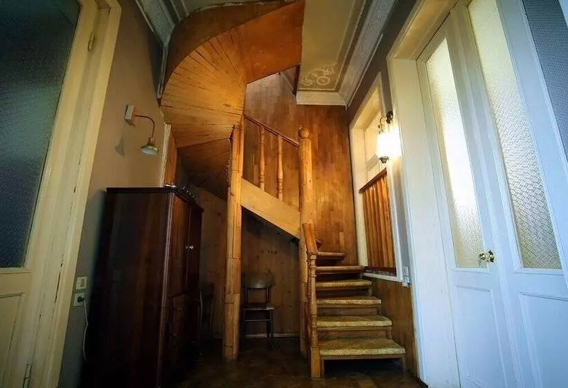 تختخواب و صبحانه Guest House Old Kutaisi