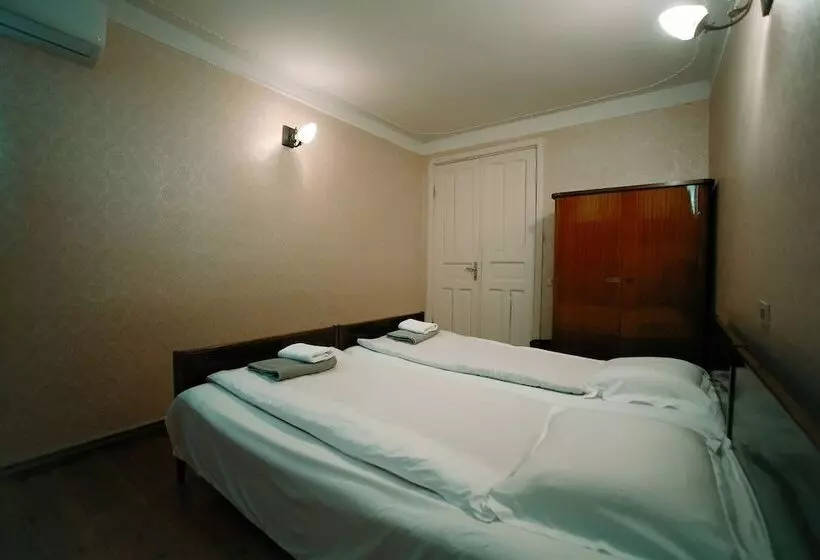 تختخواب و صبحانه Guest House Old Kutaisi