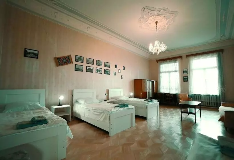تختخواب و صبحانه Guest House Old Kutaisi