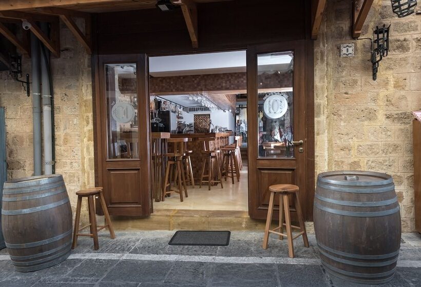 10gr Boutique Hotel & Wine Bar