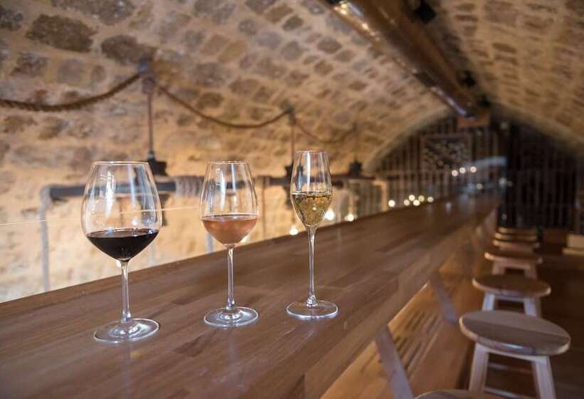 10gr Boutique Hotel & Wine Bar