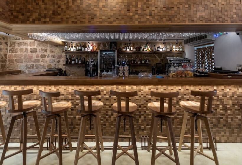 10gr Boutique Hotel & Wine Bar