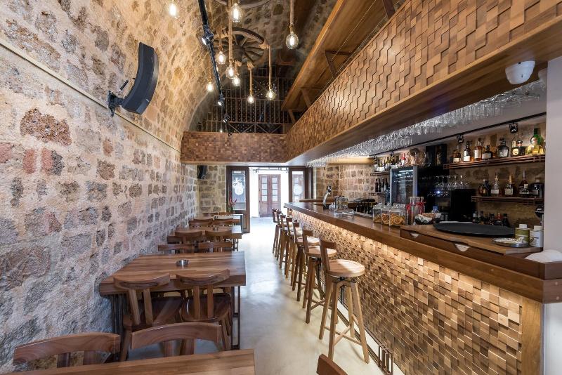 10gr Boutique Hotel & Wine Bar