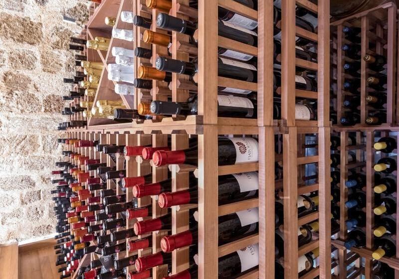 10gr Boutique Hotel & Wine Bar