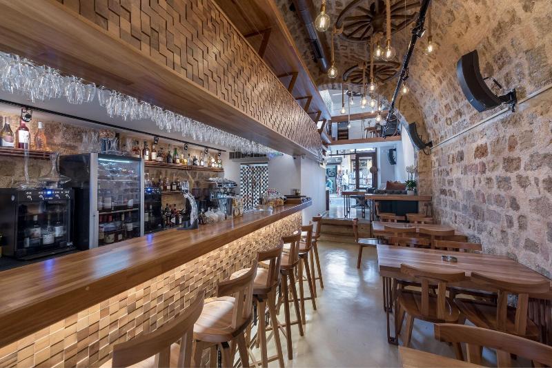 10gr Boutique Hotel & Wine Bar