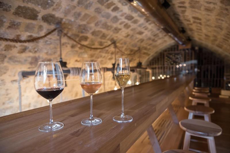 10gr Boutique Hotel & Wine Bar