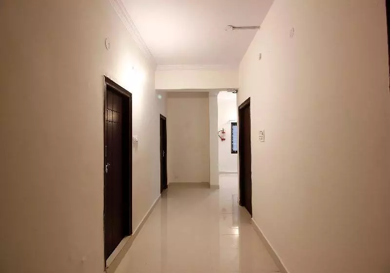 هتل Silverkey Executive Stays 24138 Nallagandla